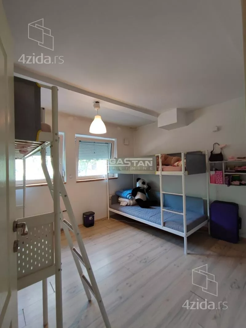 Petosoban stan | 4zida