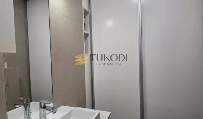 Sedmosoban stan | 4zida