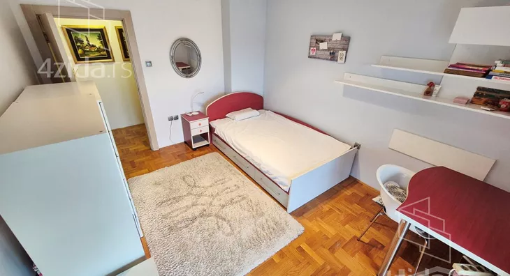 Šestosoban stan | 4zida