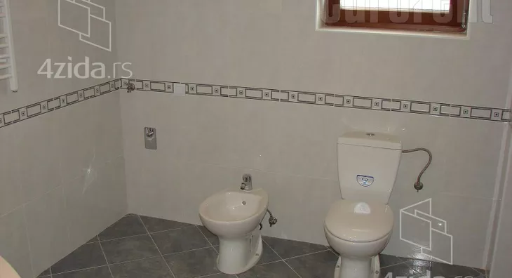 Šestoiposoban stan | 4zida