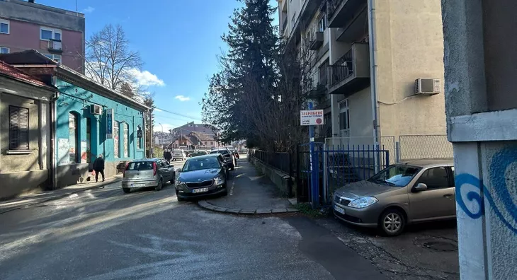 Poslovna zgrada | 4zida