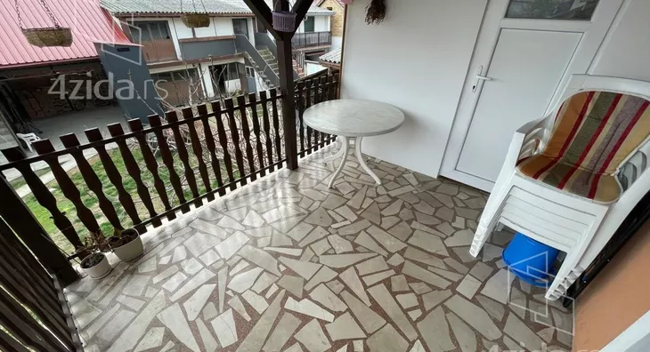 Troiposoban stan | 4zida