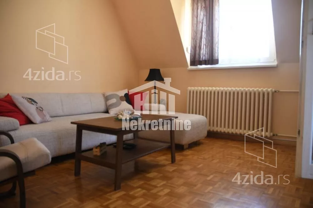 Četvoroiposoban stan | 4zida