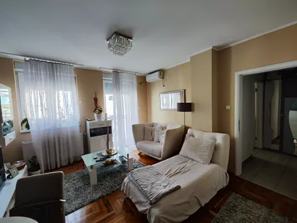 Devet Jugovića 2a | 4zida.rs