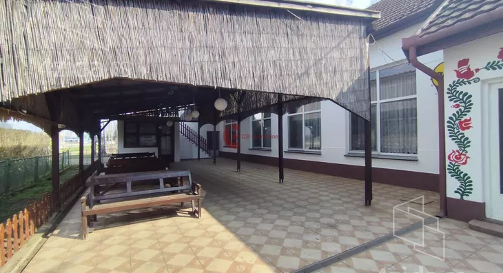 Poslovna zgrada | 4zida