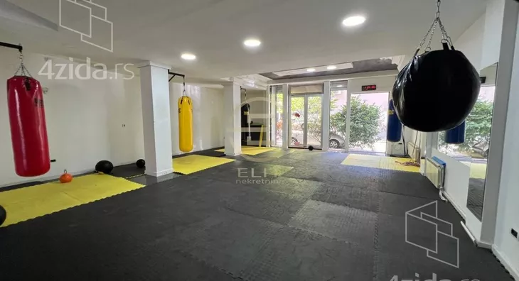 Poslovni prostor | 4zida