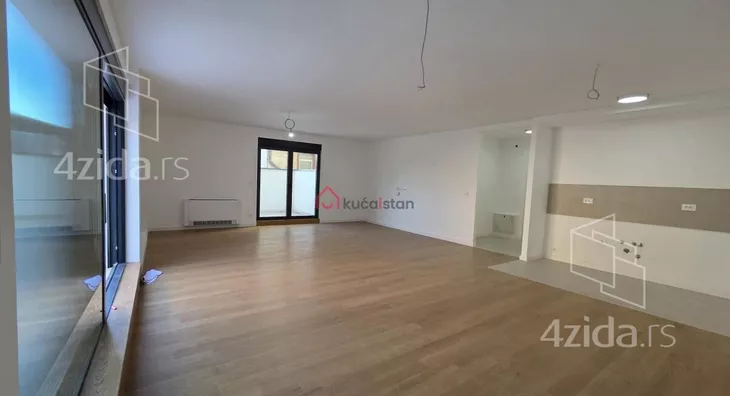 Četvoroiposoban stan | 4zida