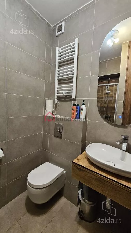 Petosoban stan | 4zida