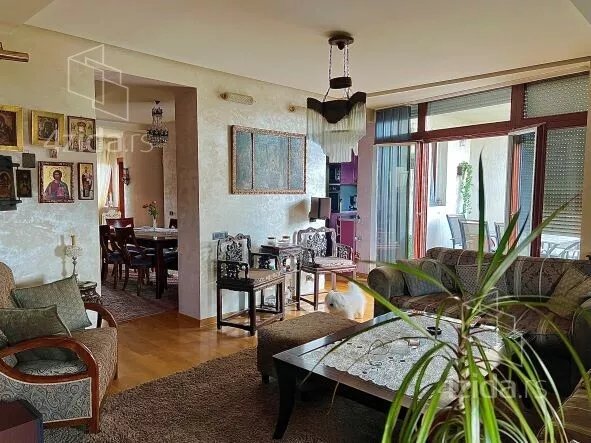 Šestosoban stan | 4zida