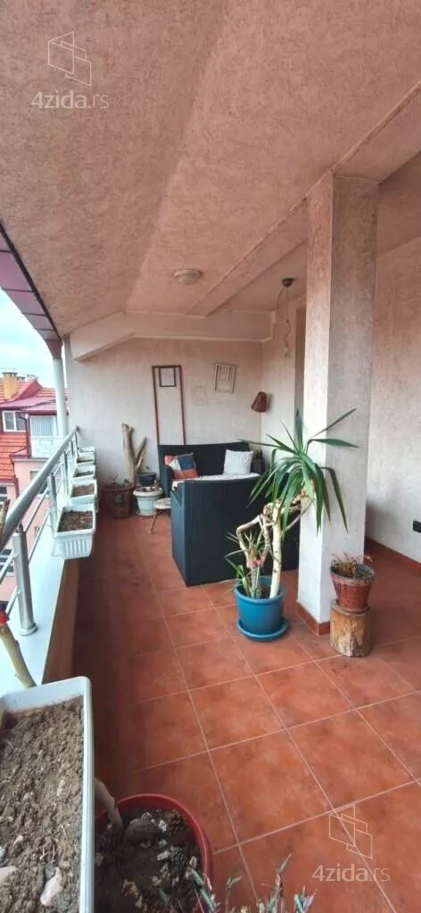 Petosoban stan | 4zida