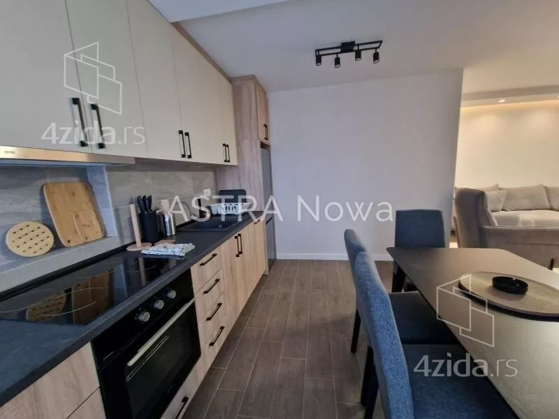 Sedmosoban stan | 4zida