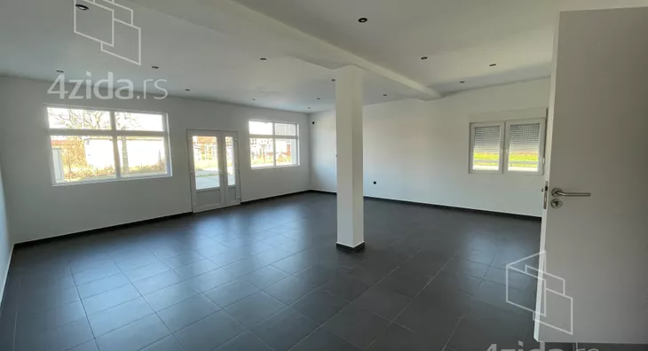 Poslovna zgrada | 4zida