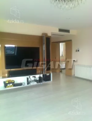 Devetosoban stan | 4zida