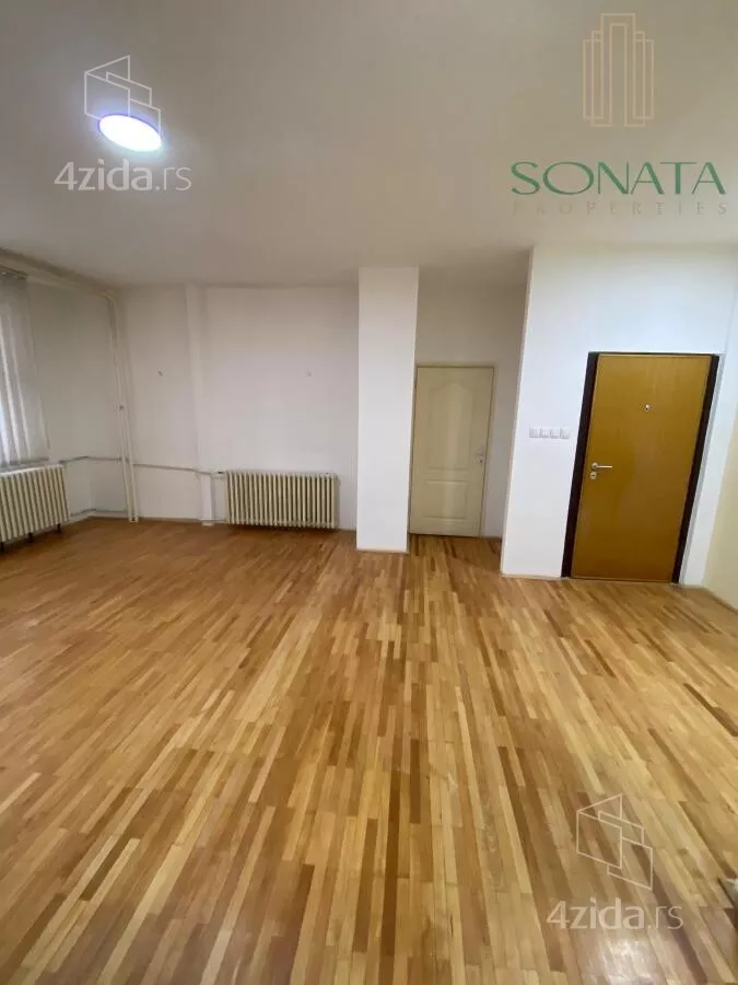 Poslovna zgrada | 4zida