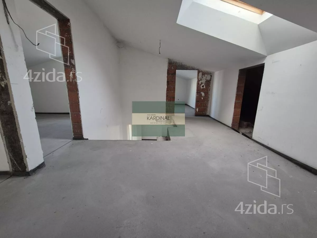 Šestosoban stan | 4zida