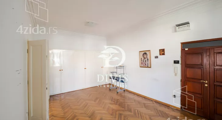 Četvoroiposoban stan | 4zida