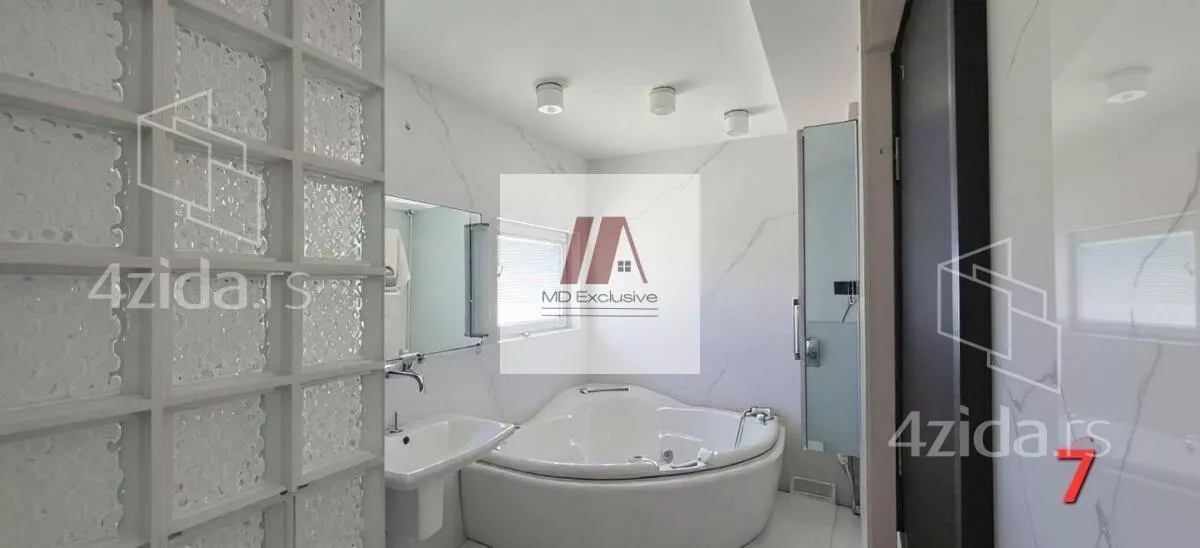 Četvoroiposoban stan | 4zida