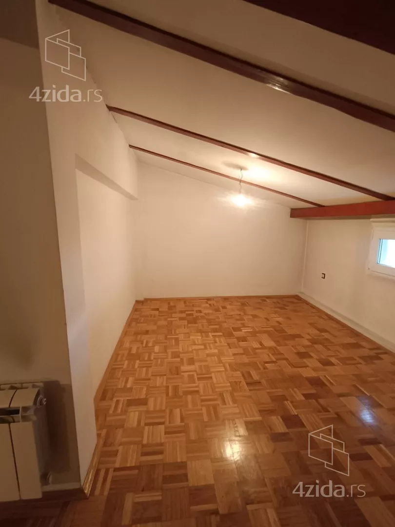 Četvoroiposoban stan | 4zida