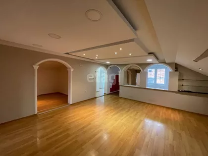 Lovačka 23B | 4zida.rs