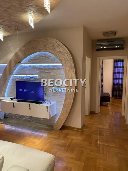 Jovana Subotića | 4zida.rs