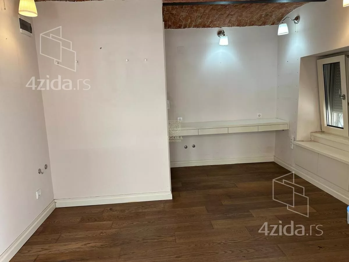 Lokal | 4zida