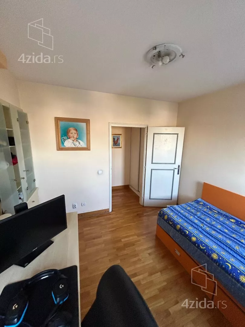 Petosoban stan | 4zida