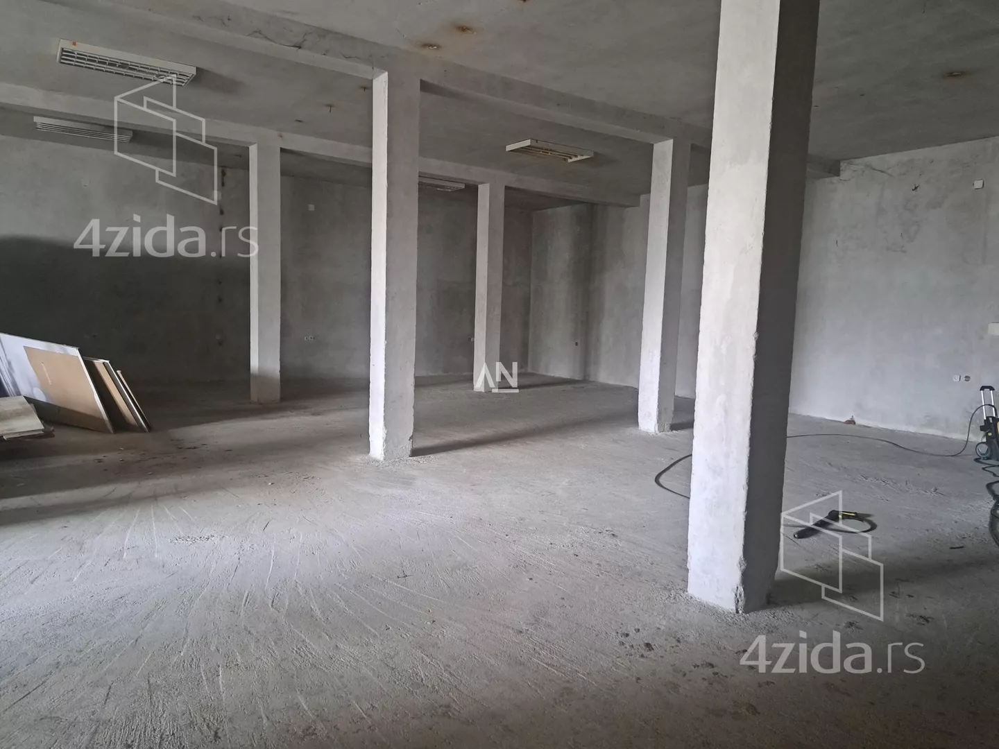 Poslovni prostor | 4zida