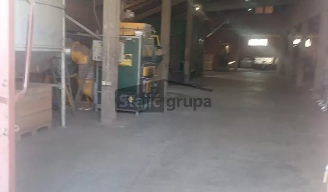 Poslovna zgrada | 4zida