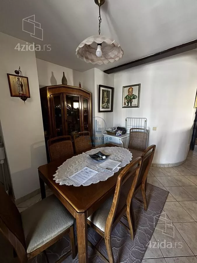 Troiposoban stan | 4zida