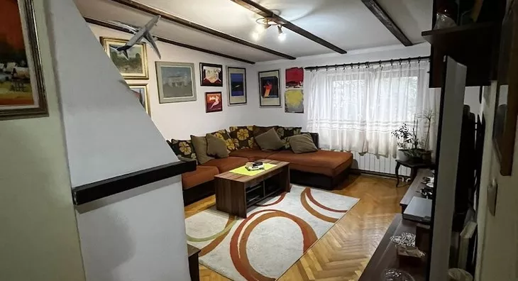 Šestosoban stan | 4zida