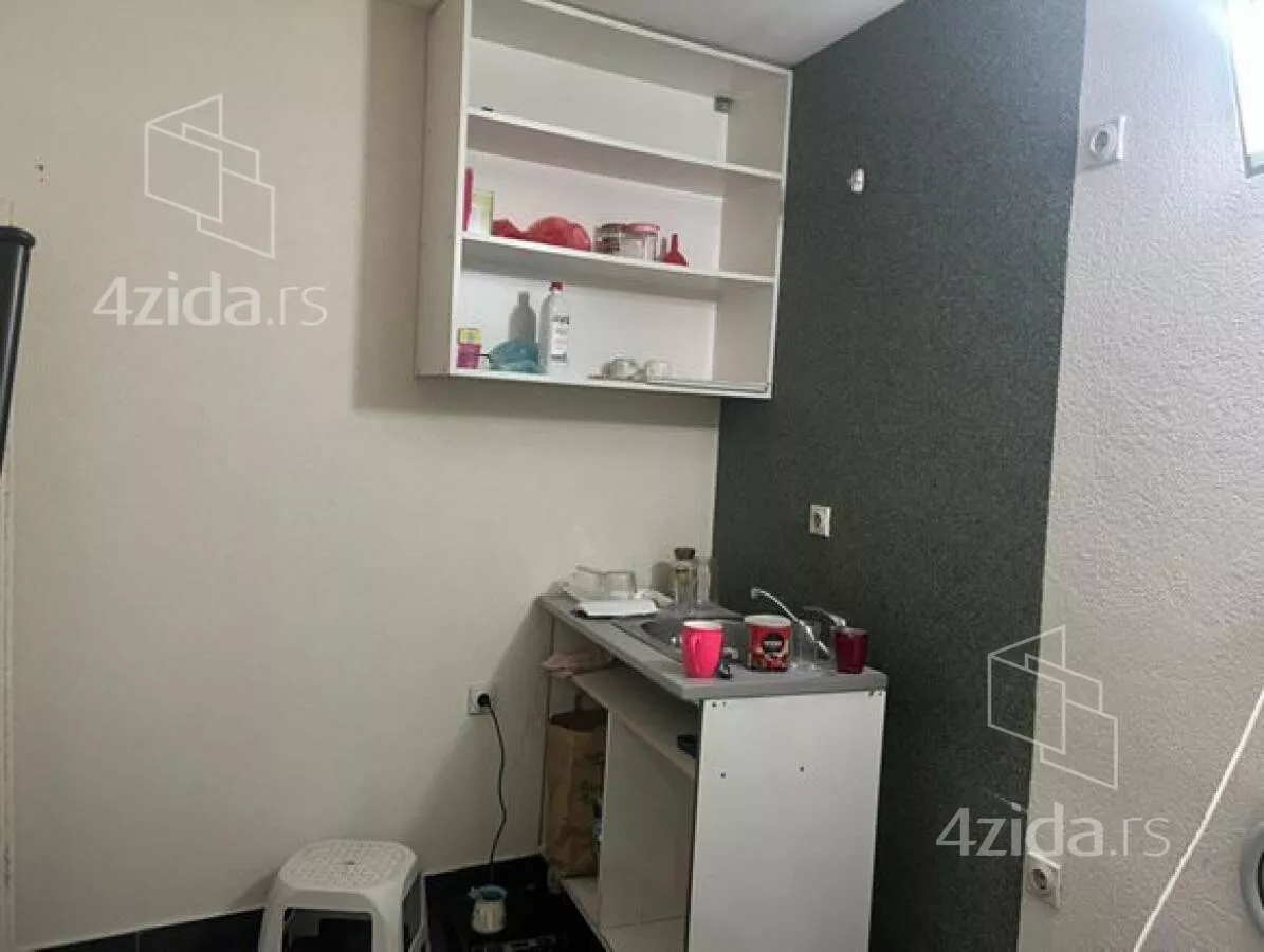 Lokal | 4zida