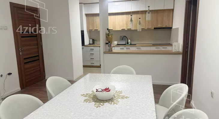 Petosoban stan | 4zida