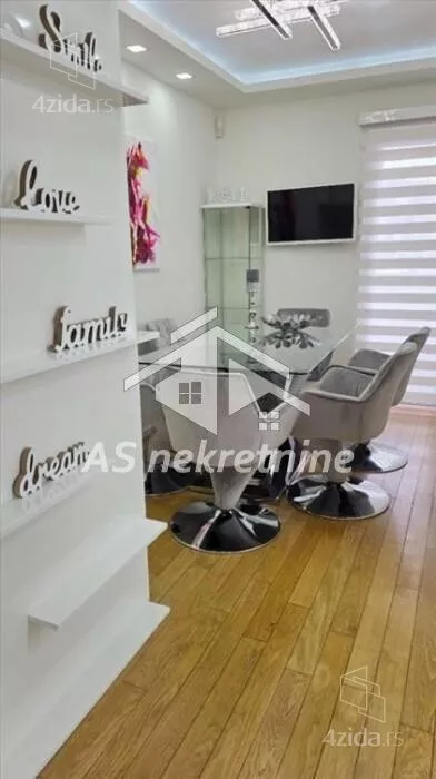 Petosoban stan | 4zida