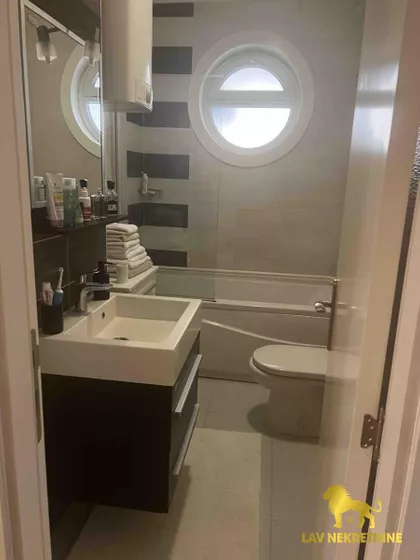 MAKSIMA GORKOG | 4zida.rs