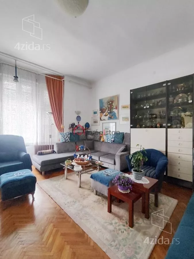 Šestosoban stan | 4zida