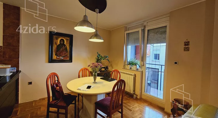 Petosoban stan | 4zida