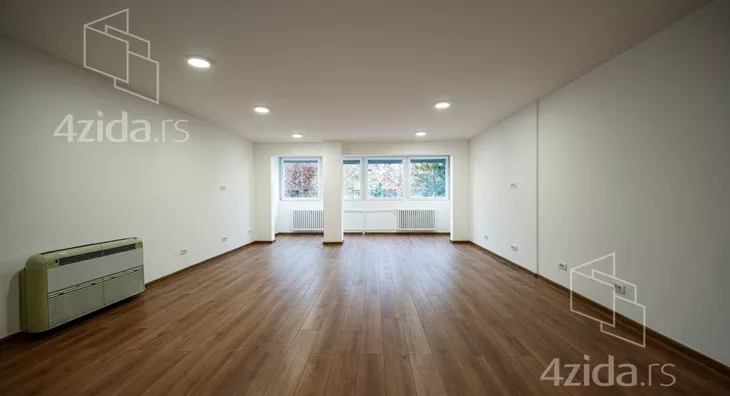 Četvoroiposoban stan | 4zida