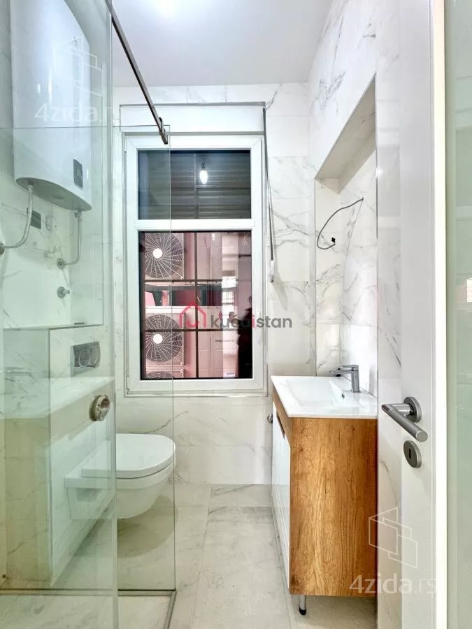 Poslovna zgrada | 4zida