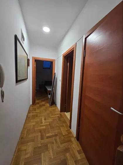 Lasla Gala | 4zida.rs