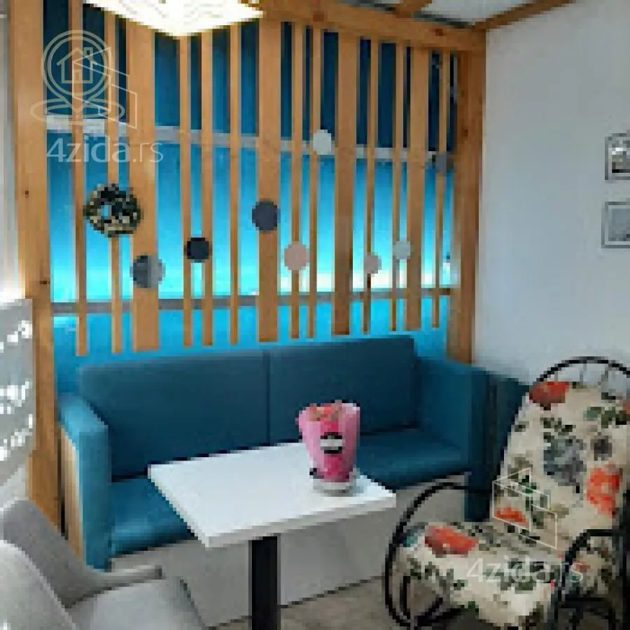 Poslovna zgrada | 4zida