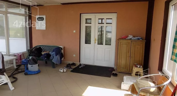 Poslovna zgrada | 4zida