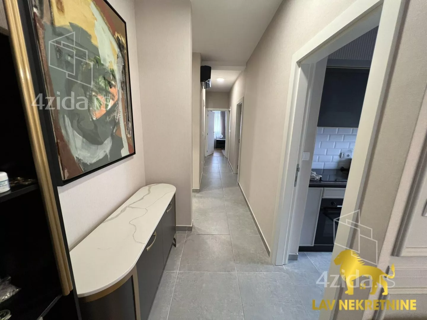 Troiposoban stan | 4zida