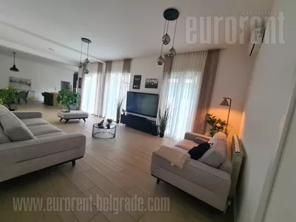 BELI DVOR | 4zida.rs