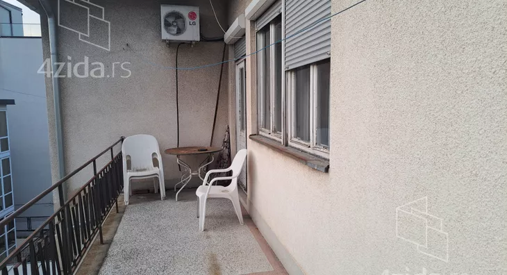 Četvoroiposoban stan | 4zida