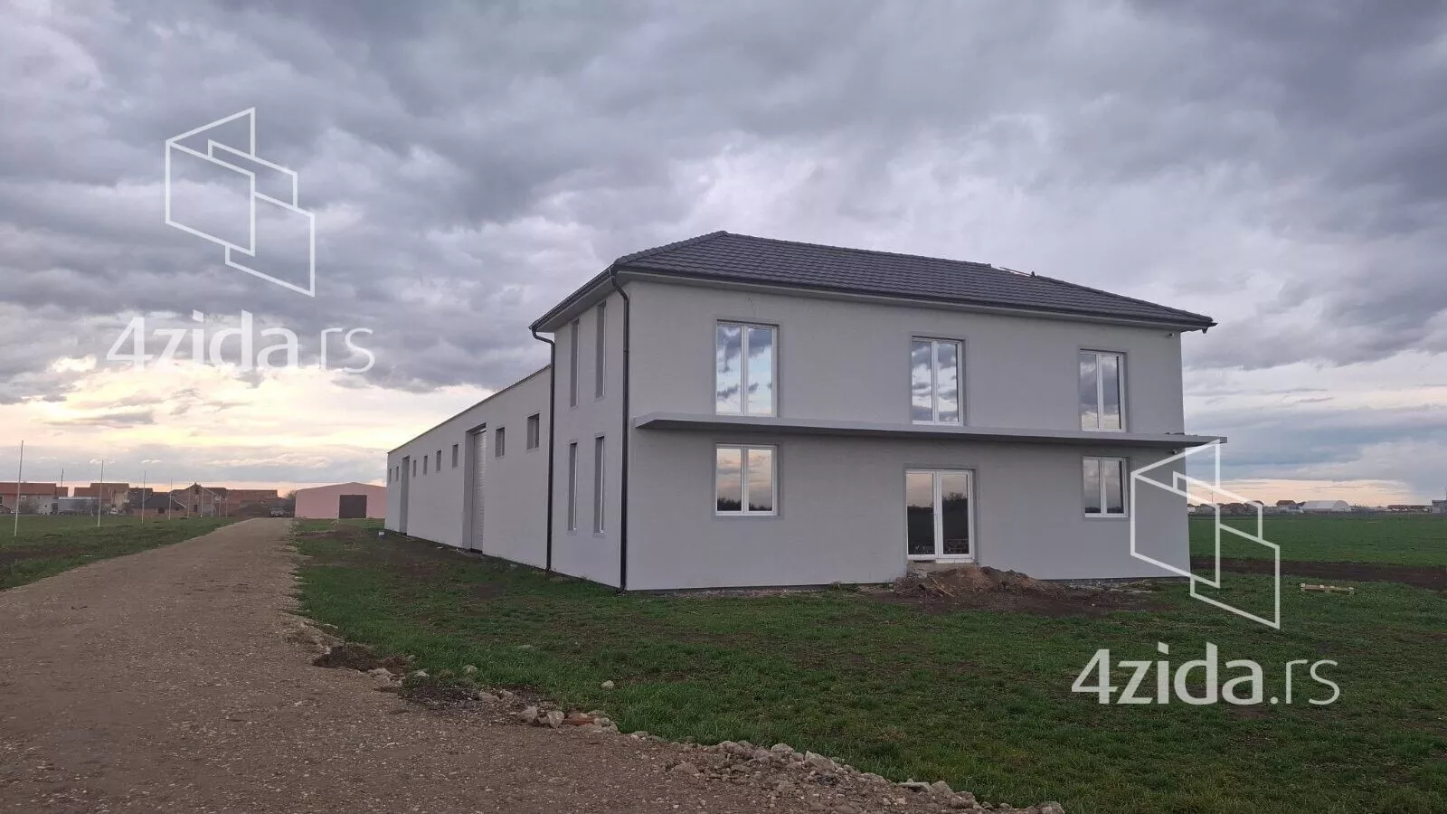 Poslovna zgrada | 4zida