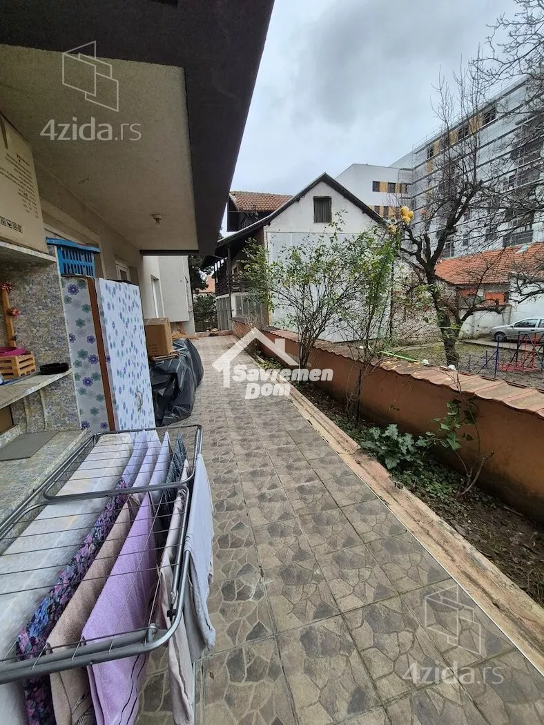 Šestosoban stan | 4zida