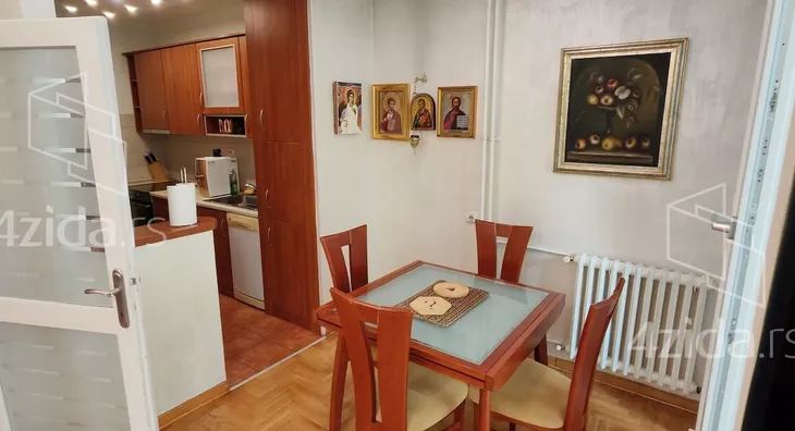 Troiposoban stan | 4zida