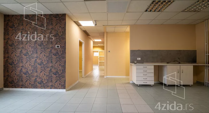 Poslovna zgrada | 4zida