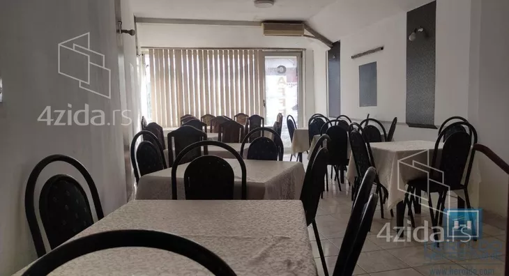 Poslovna zgrada | 4zida