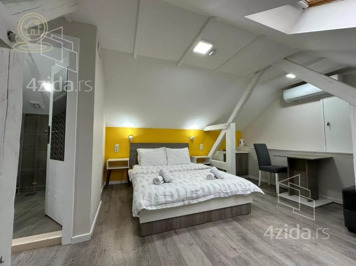 Poslovna zgrada | 4zida